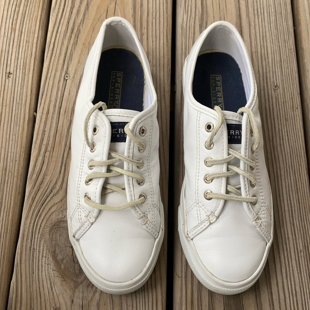 sperry white tennis shoes